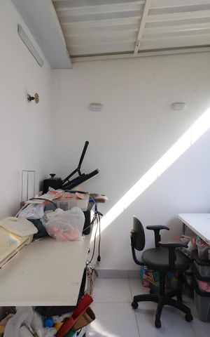 Casa de condomínio à venda com 110m², 2 quartos e 1 vagaEscritório