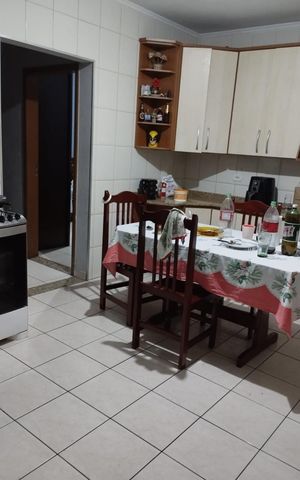 Casa à venda com 125m², 4 quartos e 2 vagas Casa à venda com 125m², 4 quartos e 2 vagasCozinha