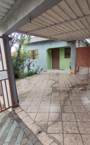 Casa à venda com 125m², 4 quartos e 2 vagas Casa à venda com 125m², 4 quartos e 2 vagasÁrea externa