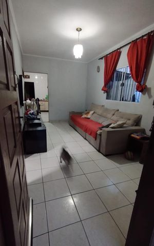 Casa à venda com 125m², 4 quartos e 2 vagas Casa à venda com 125m², 4 quartos e 2 vagasSala