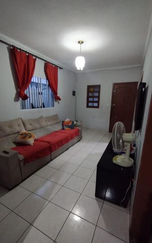Casa à venda com 125m², 4 quartos e 2 vagas Casa à venda com 125m², 4 quartos e 2 vagasSala