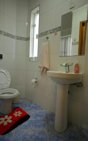 Casa à venda com 377m², 4 quartos e 4 vagasBanheiro de serviço 