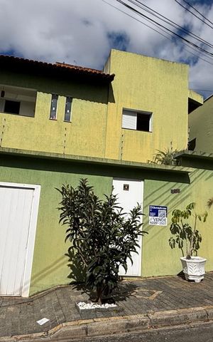 Casa à venda com 377m², 4 quartos e 4 vagasFachada 