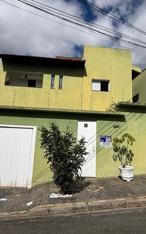 Casa à venda com 377m², 4 quartos e 4 vagasFachada 