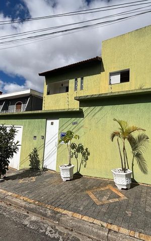 Casa à venda com 377m², 4 quartos e 4 vagasFachada 
