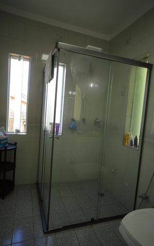 Casa à venda com 377m², 4 quartos e 4 vagasBanheiro Suíte 2