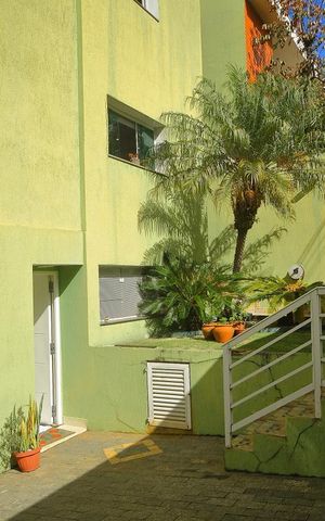 Casa à venda com 377m², 4 quartos e 4 vagasJardim/Garagem