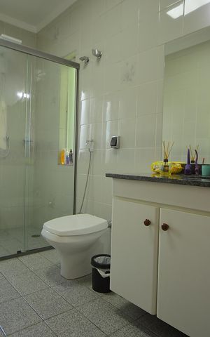 Casa à venda com 377m², 4 quartos e 4 vagasBanheiro Suíte 2