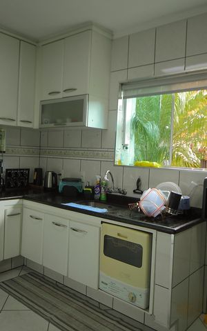 Casa à venda com 377m², 4 quartos e 4 vagasCozinha 