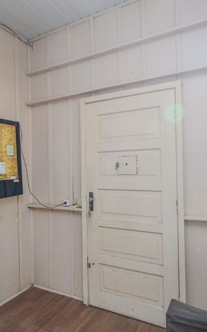 Casa à venda com 180m², 5 quartos e sem vaga Casa à venda com 180m², 5 quartos e sem vagaSala