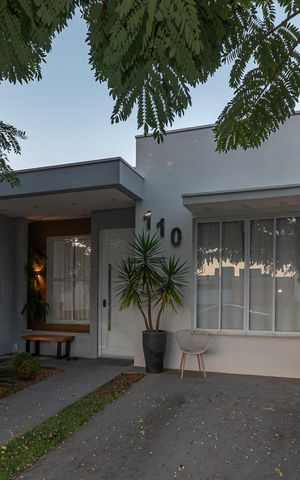 Casa de condomínio para alugar com 116m², 2 quartos e 2 vagas Casa de condomínio para alugar com 116m², 2 quartos e 2 vagasFachada