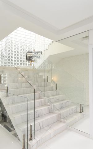Casa de condomínio à venda com 270m², 4 quartos e 2 vagasCorredor/Escadas