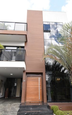 Casa de condomínio à venda com 270m², 4 quartos e 2 vagasFachada