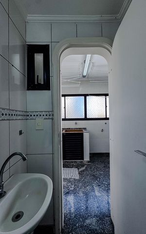Apartamento para alugar com 430m², 3 quartos e 4 vagas Apartamento para alugar com 430m², 3 quartos e 4 vagasBanheiro de serviço