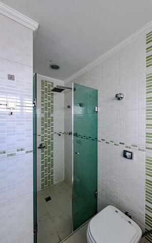 Apartamento para alugar com 430m², 3 quartos e 4 vagas Apartamento para alugar com 430m², 3 quartos e 4 vagasBanheiro da Suíte 2