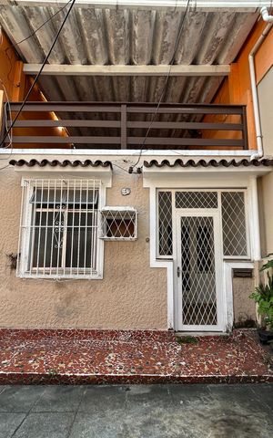 Casa à venda com 76m², 2 quartos e 1 vagaFachada