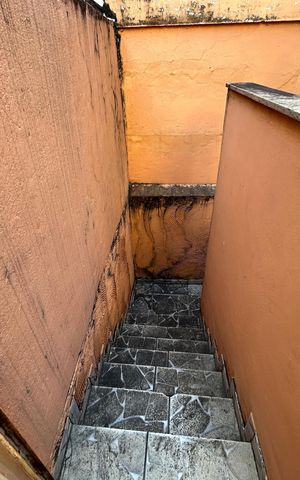 Casa à venda com 76m², 2 quartos e 1 vagaEscada