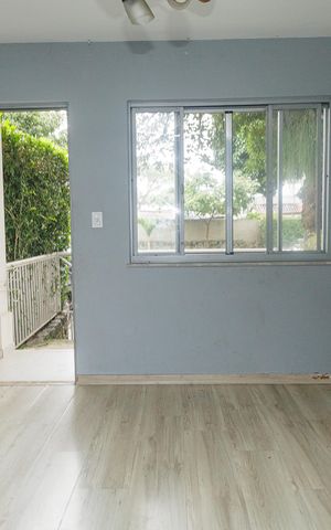 Casa de condomínio à venda com 70m², 2 quartos e 1 vaga Casa de condomínio à venda com 70m², 2 quartos e 1 vagaSala