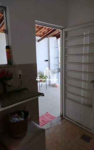Casa à venda com 77m², 2 quartos e 2 vagas