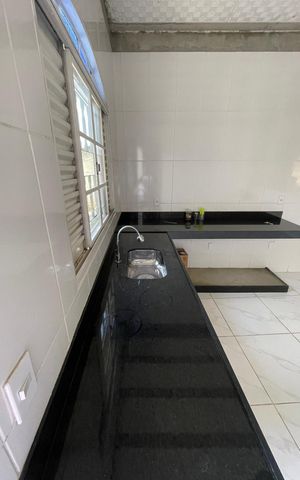 Casa à venda com 276m², 2 quartos e 2 vagas Casa à venda com 276m², 2 quartos e 2 vagasCozinha e Área de Serviço