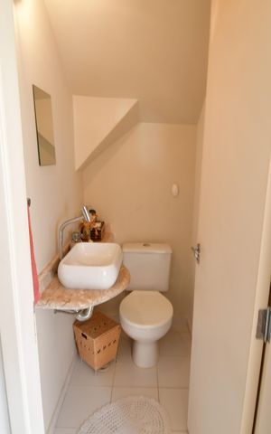 Casa de condomínio à venda com 100m², 3 quartos e 2 vagasLavabo