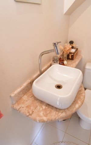 Casa de condomínio à venda com 100m², 3 quartos e 2 vagasLavabo