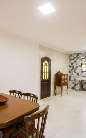 Casa para alugar com 230m², 4 quartos e 2 vagas Casa para alugar com 230m², 4 quartos e 2 vagasCozinha