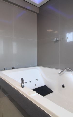 Apartamento para alugar com 117m², 2 quartos e 2 vagasBanheira da suíte