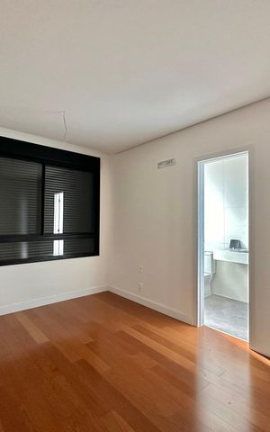 Apartamento à venda com 225m², 4 quartos e 4 vagas