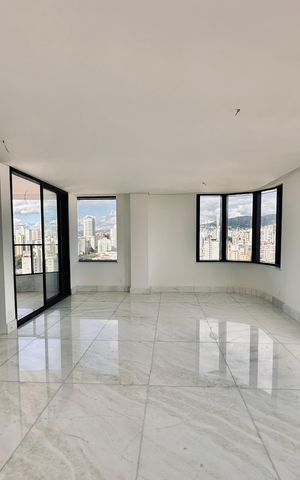 Apartamento à venda com 225m², 4 quartos e 4 vagas