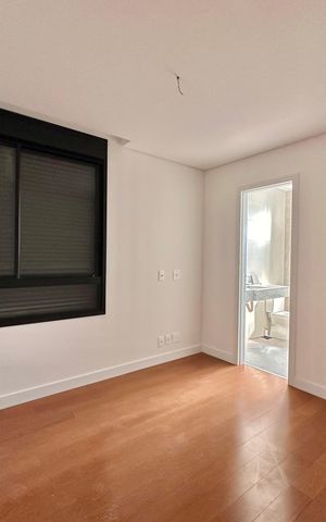 Apartamento à venda com 225m², 4 quartos e 4 vagas