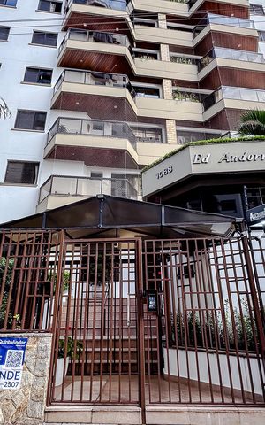 Apartamento à venda com 129m², 3 quartos e 2 vagas Apartamento à venda com 129m², 3 quartos e 2 vagasFachada com Plaquinha