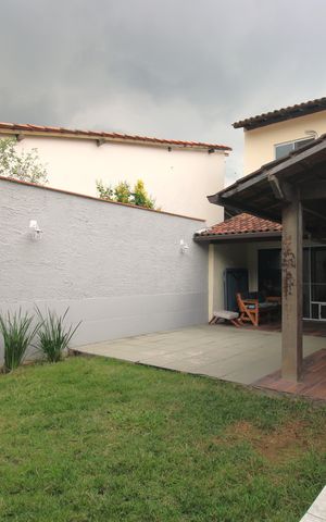 Casa de condomínio para alugar com 170m², 3 quartos e 1 vagaQuintal