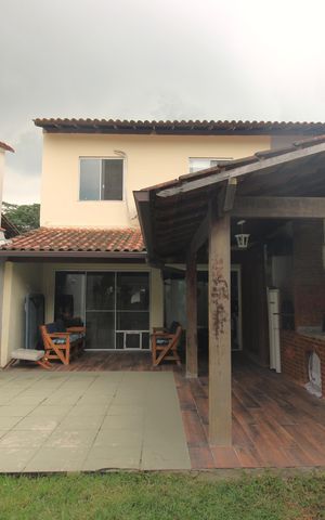 Casa de condomínio para alugar com 170m², 3 quartos e 1 vagaFundos