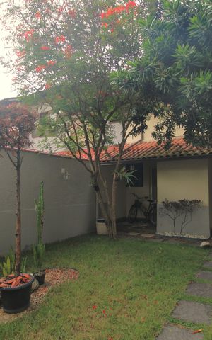 Casa de condomínio para alugar com 170m², 3 quartos e 1 vagaFrente da casa