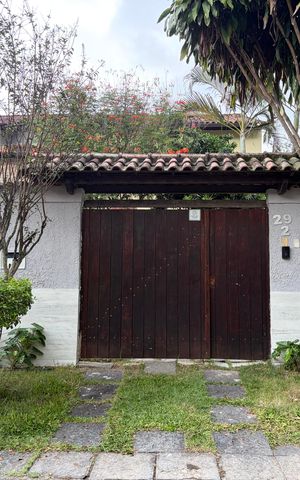 Casa de condomínio para alugar com 170m², 3 quartos e 1 vaga Casa de condomínio para alugar com 170m², 3 quartos e 1 vagaFachada