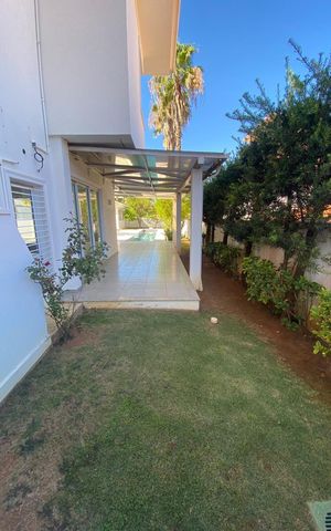 Casa de condomínio à venda com 436m², 4 quartos e 4 vagas
