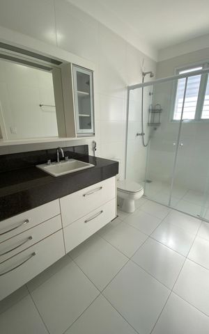 Casa de condomínio à venda com 436m², 4 quartos e 4 vagas