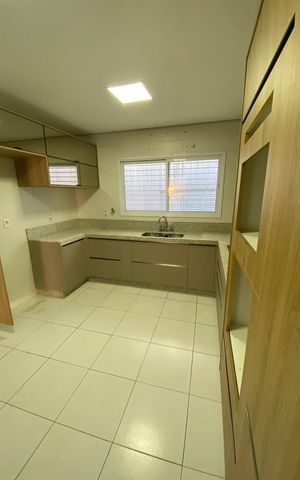 Casa de condomínio à venda com 436m², 4 quartos e 4 vagas