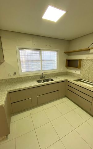 Casa de condomínio à venda com 436m², 4 quartos e 4 vagas