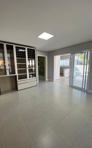 Casa de condomínio à venda com 436m², 4 quartos e 4 vagas