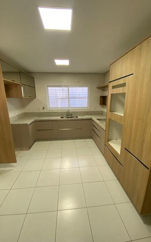 Casa de condomínio à venda com 436m², 4 quartos e 4 vagas