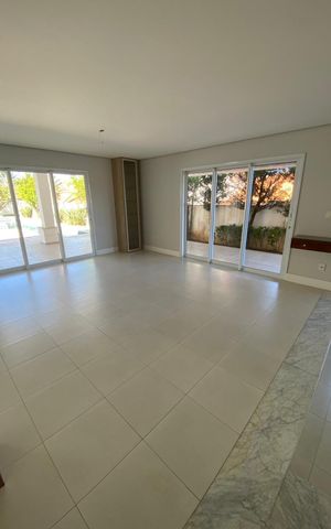 Casa de condomínio à venda com 436m², 4 quartos e 4 vagas