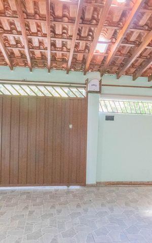 Casa à venda com 200m², 2 quartos e 2 vagas