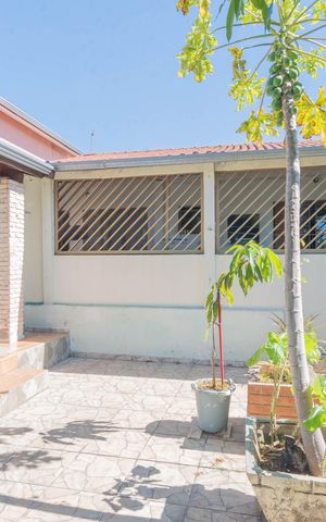 Casa à venda com 200m², 2 quartos e 2 vagas