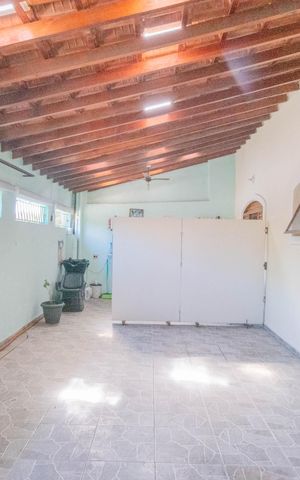 Casa à venda com 200m², 2 quartos e 2 vagas