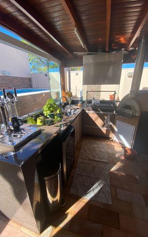 Casa de condomínio à venda com 178m², 3 quartos e 4 vagas