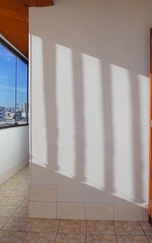 Apartamento à venda com 214m², 4 quartos e 2 vagas Apartamento à venda com 214m², 4 quartos e 2 vagasVaranda