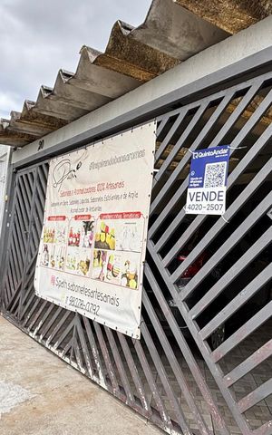 Casa à venda com 142m², 3 quartos e 2 vagas Casa à venda com 142m², 3 quartos e 2 vagasFachada