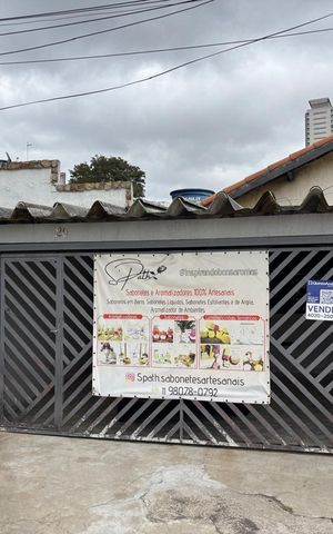 Casa à venda com 142m², 3 quartos e 2 vagas Casa à venda com 142m², 3 quartos e 2 vagasFachada